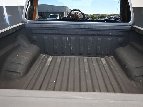 Used 2022 Nissan Frontier SV RWD image 17