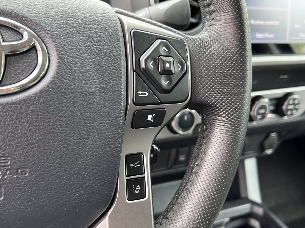 Used 2020 Toyota Tacoma SR5 AWD/4WD image 25