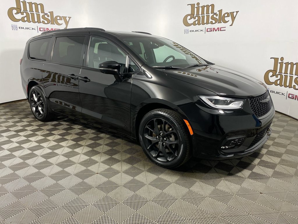 Used 2024 Chrysler Pacifica Limited w/ S Appearance Package AWD/4WD image 1