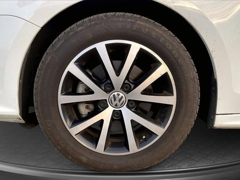 Used 2017 Volkswagen Jetta SE image 9