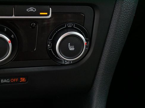 Used 2013 Volkswagen GTI 4-Door FWD image 29