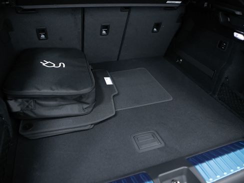 New 2026 Porsche Macan Electric RWD image 37