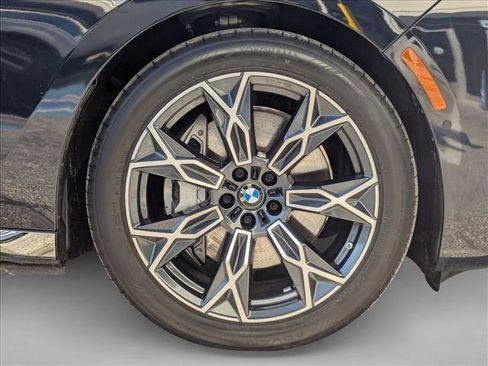 Certified 2024 BMW i7 xDrive60 w/ Executive Package image 26