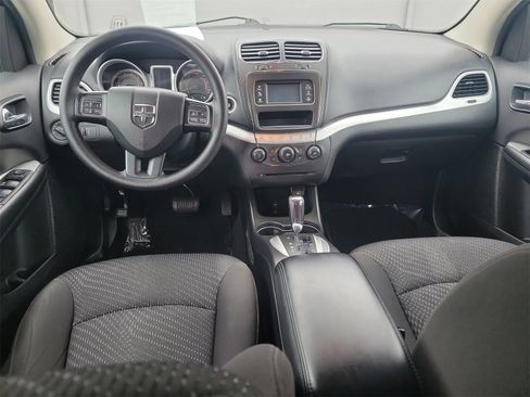 Used 2017 Dodge Journey SE w/ Flexible Seating Group image 10