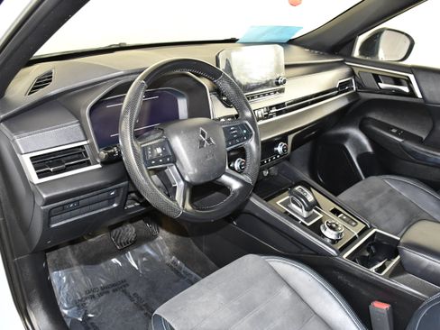 Used 2023 Mitsubishi Outlander SE AWD/4WD image 36