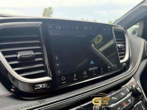 Used 2024 Chrysler Pacifica Limited FWD image 25
