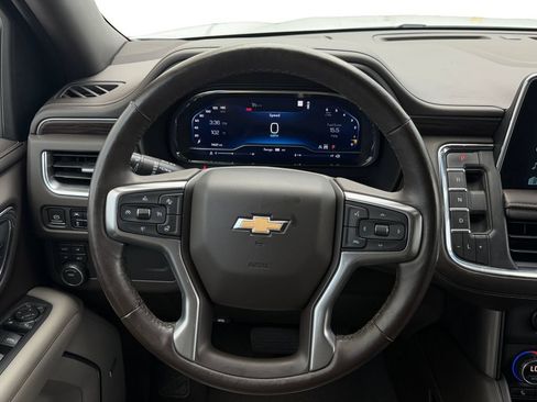 Used 2022 Chevrolet Suburban LT w/ Luxury Package AWD/4WD image 17