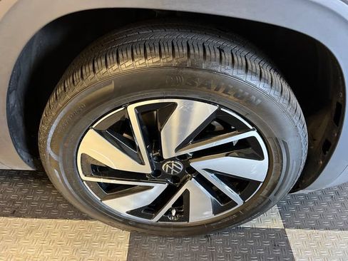 Certified 2025 Volkswagen Atlas SE AWD/4WD image 10