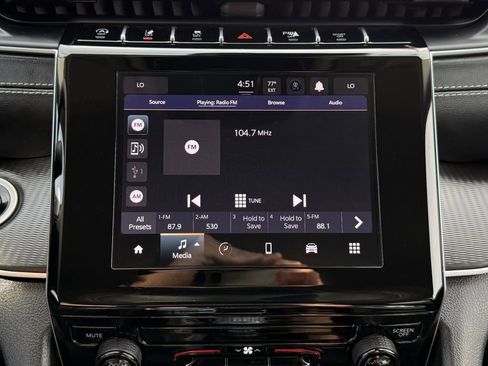 Used 2023 Jeep Grand Cherokee L Laredo image 16