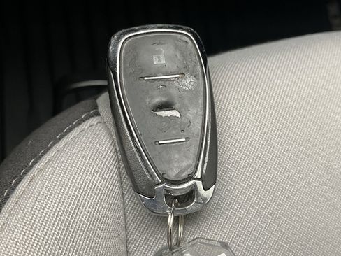 Used 2018 Chevrolet Equinox LS image 23