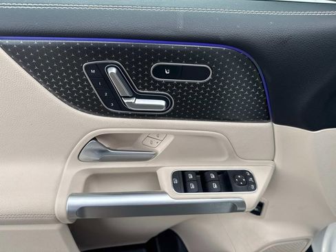 Used 2025 Mercedes-Benz GLB 250 image 19