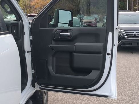 Used 2024 Chevrolet Silverado 2500 Custom w/ Custom Value Package image 35