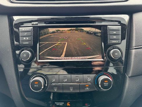 Used 2019 Nissan Rogue S FWD image 18