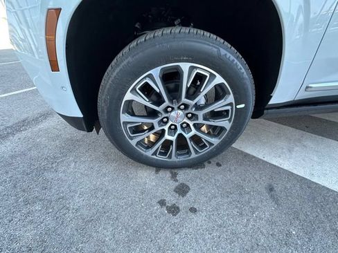 New 2026 GMC Yukon XL Denali w/ Sun & Power Step Package AWD/4WD image 10