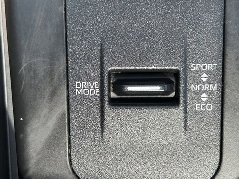 Certified 2023 Toyota Highlander XLE image 22