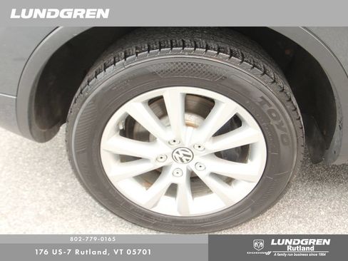 Used 2013 Volkswagen Touareg Sport AWD/4WD image 15