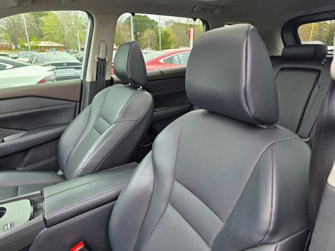 Used 2023 Nissan Rogue SV w/ SV Premium B Package image 12