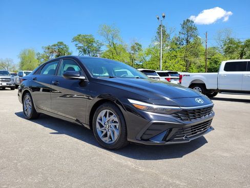Used 2024 Hyundai Elantra SEL FWD image 7