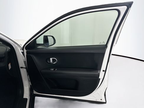 Used 2024 Hyundai Ioniq 5 SE RWD image 30