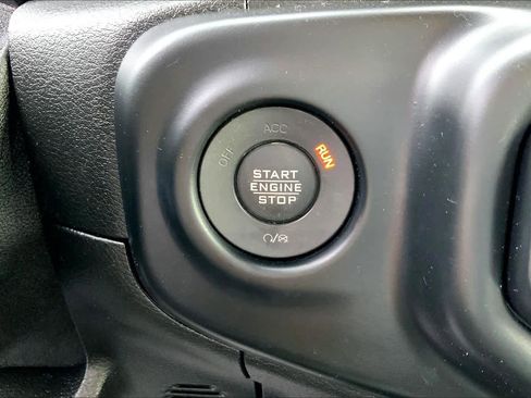 Used 2021 Jeep Gladiator Overland image 27