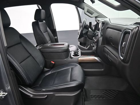 Used 2020 Chevrolet Silverado 1500 LT Trail Boss image 3