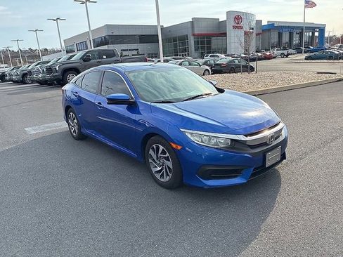 Used 2018 Honda Civic EX image 2
