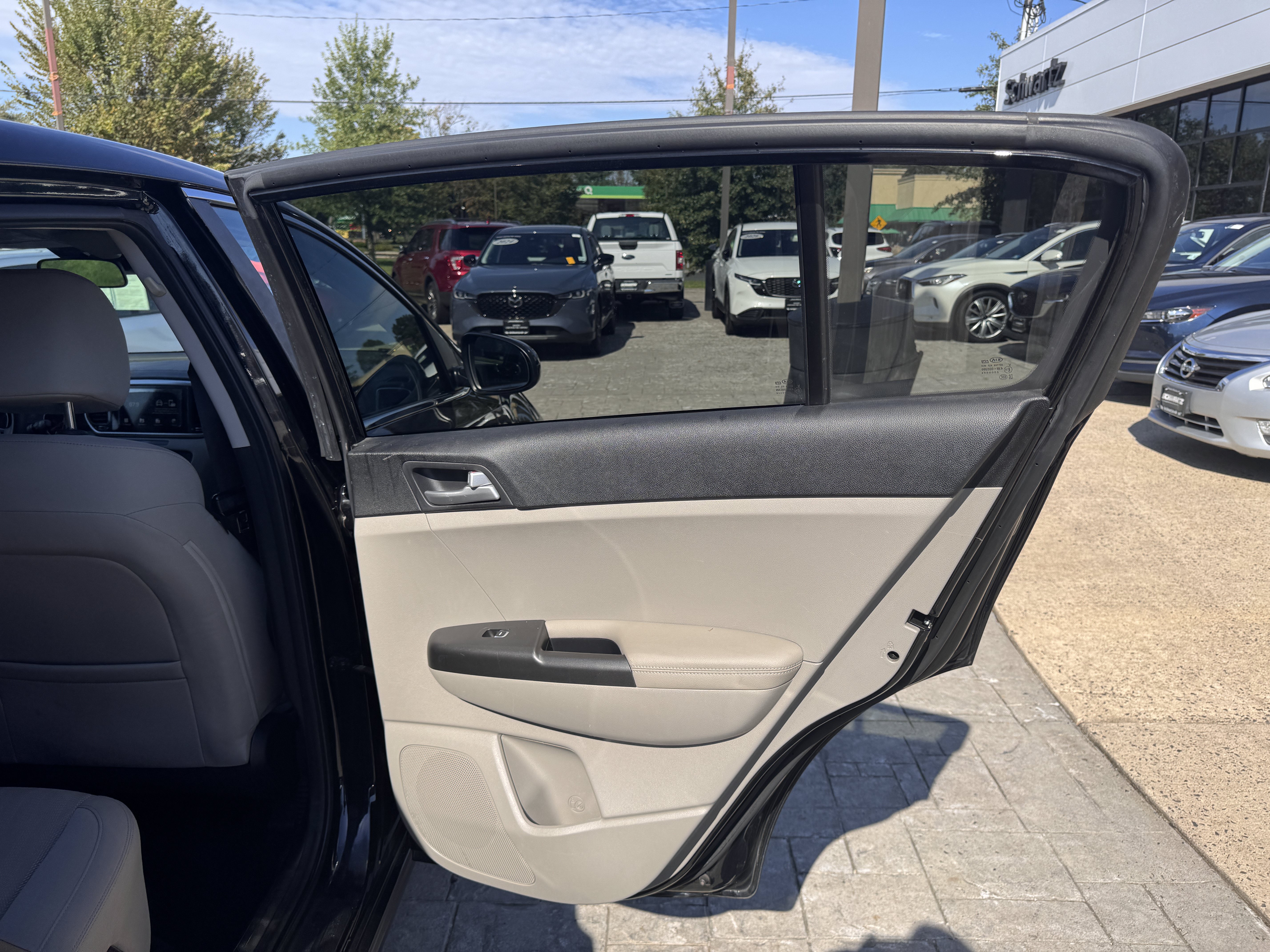 Used 2020 Kia Sportage LX FWD image 23