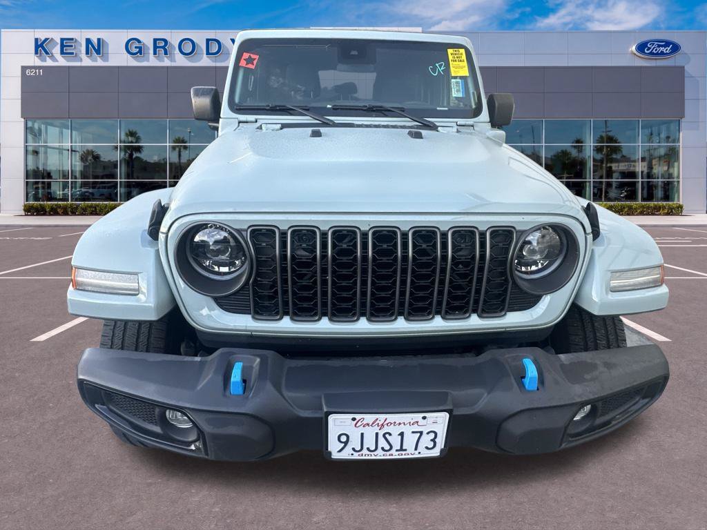Used 2024 Jeep Wrangler Unlimited w/ Technology Group AWD/4WD image 3