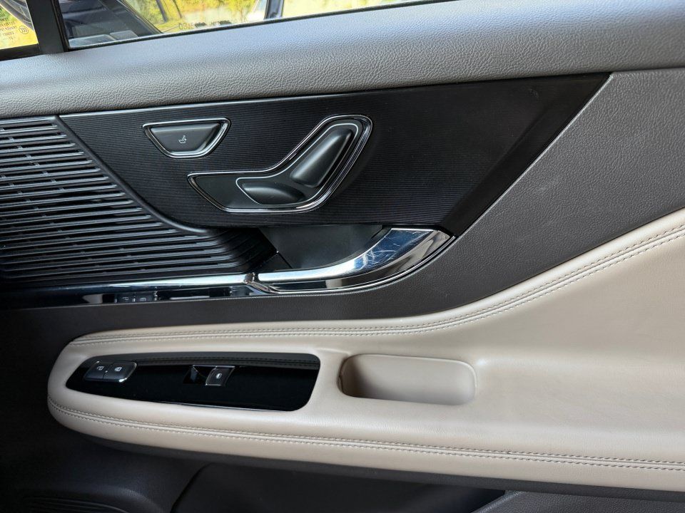 Used 2022 Lincoln Corsair FWD w/ Premium Package image 35