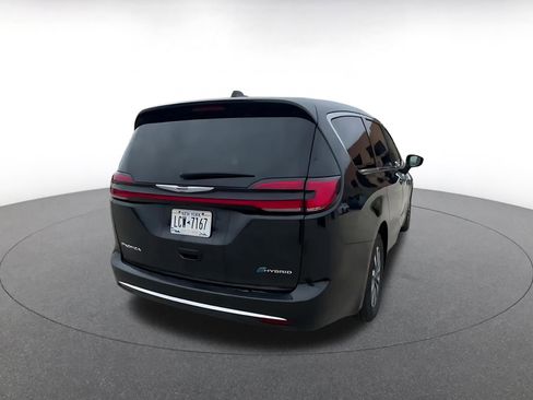 Used 2023 Chrysler Pacifica Touring-L FWD image 14