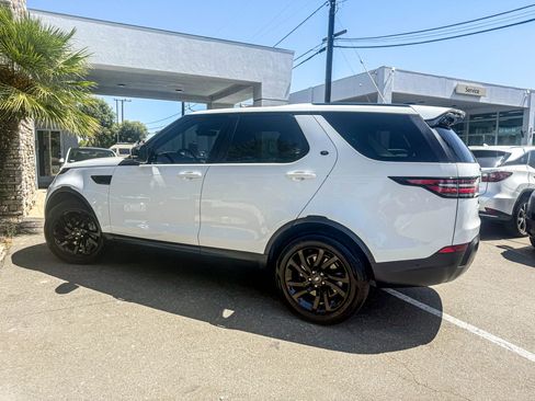 Used 2020 Land Rover Discovery HSE image 3