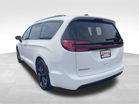 New 2027 Chrysler Pacifica Select FWD image 18