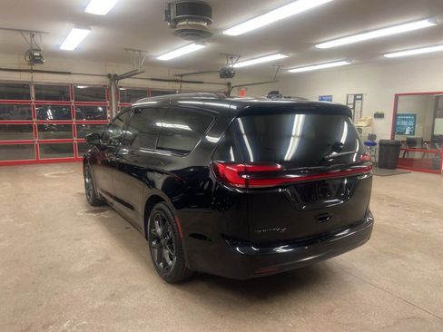 New 2026 Chrysler Pacifica Select image 13