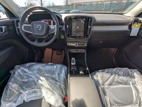 New 2025 Volvo XC40 B5 Plus w/ Protection Package Premier image 18