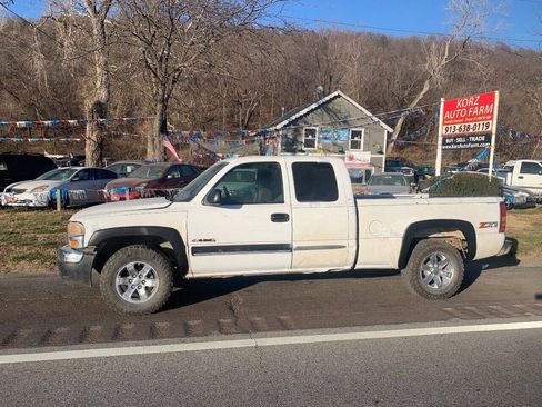 Used 2003 GMC Sierra 1500 SLE w/ Off-Road Package AWD/4WD image 3