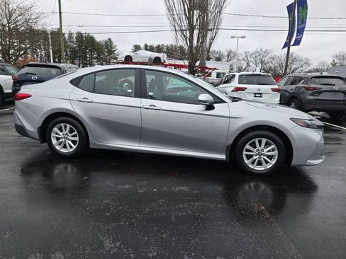 Used 2026 Toyota Camry LE w/ Convenience Package image 9