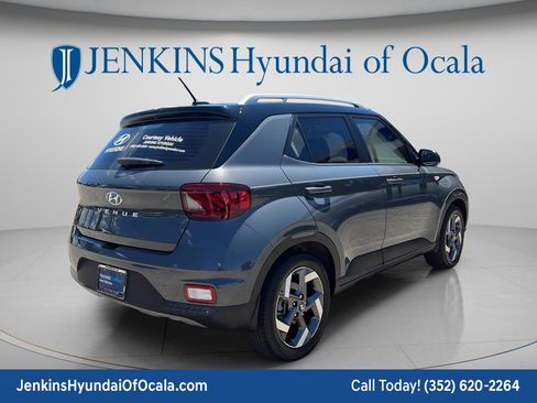 Certified 2025 Hyundai Venue Limited FWD image 3