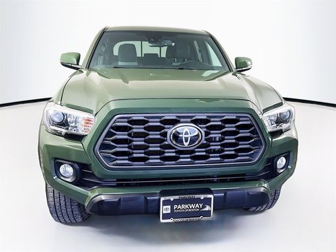 Used 2021 Toyota Tacoma TRD Off-Road image 2
