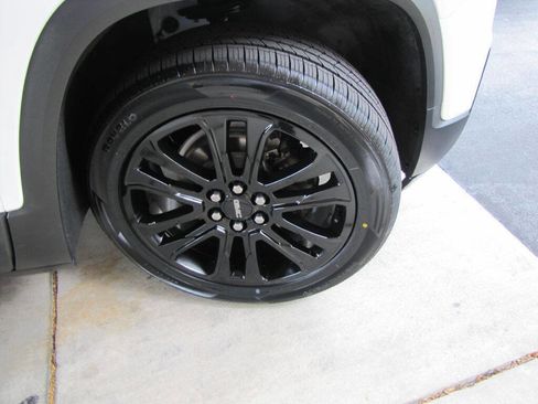 Used 2022 GMC Acadia SLT w/ Elevation Edition image 26