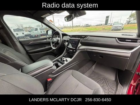 Used 2024 Jeep Grand Cherokee L Laredo image 9