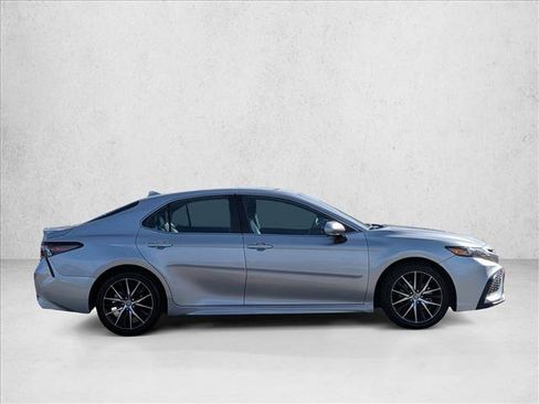Used 2024 Toyota Camry SE FWD image 4