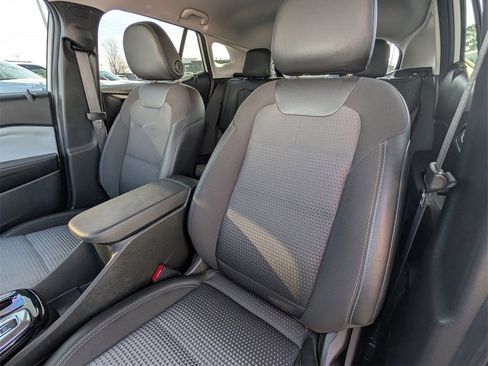 Used 2025 Chevrolet Trax LT w/ Driver Confidence Package image 18