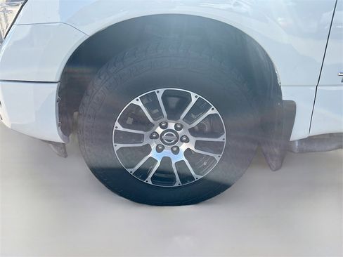 Used 2021 Nissan Titan SV w/ SV Convenience Package image 30