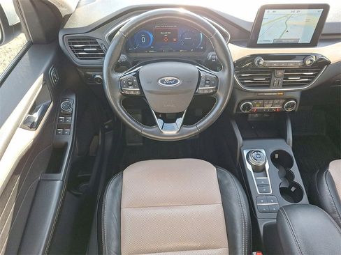 Certified 2022 Ford Escape Titanium w/ Titanium Elite Package image 21