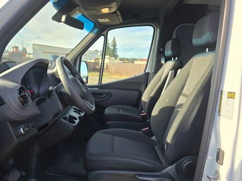 Used 2025 Mercedes-Benz Sprinter 2500 image 23