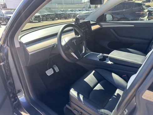 Used 2023 Tesla Model Y Performance image 9
