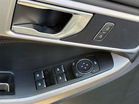 Used 2024 Ford Explorer XLT w/ Equipment Group 202A image 17