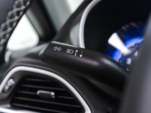 Used 2025 Chrysler Pacifica Select image 23