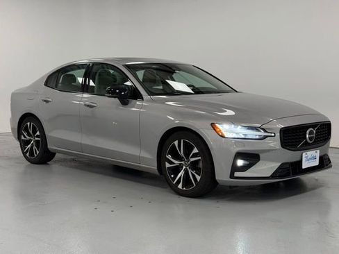 Used 2023 Volvo S60 B5 Plus image 6
