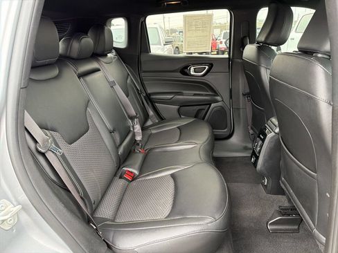 Used 2024 Jeep Compass Latitude w/ Convenience Group AWD/4WD image 16